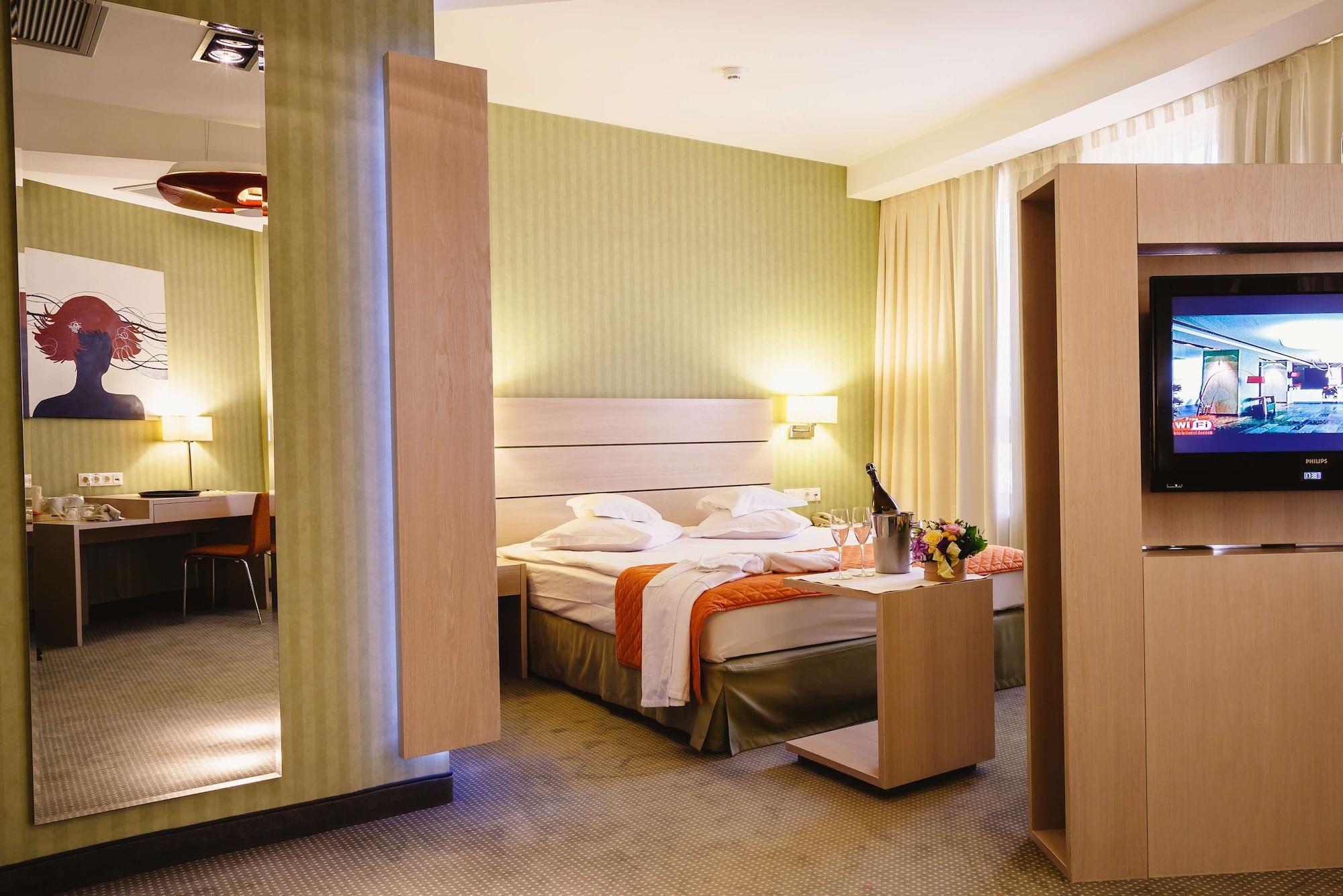 Hotel Golden Tulip Ana Tower ซีบิว ภายนอก รูปภาพ