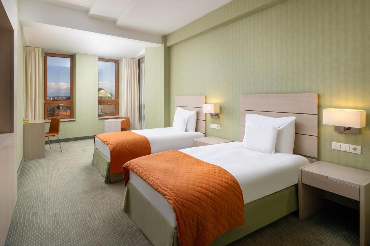 Hotel Golden Tulip Ana Tower ซีบิว ภายนอก รูปภาพ