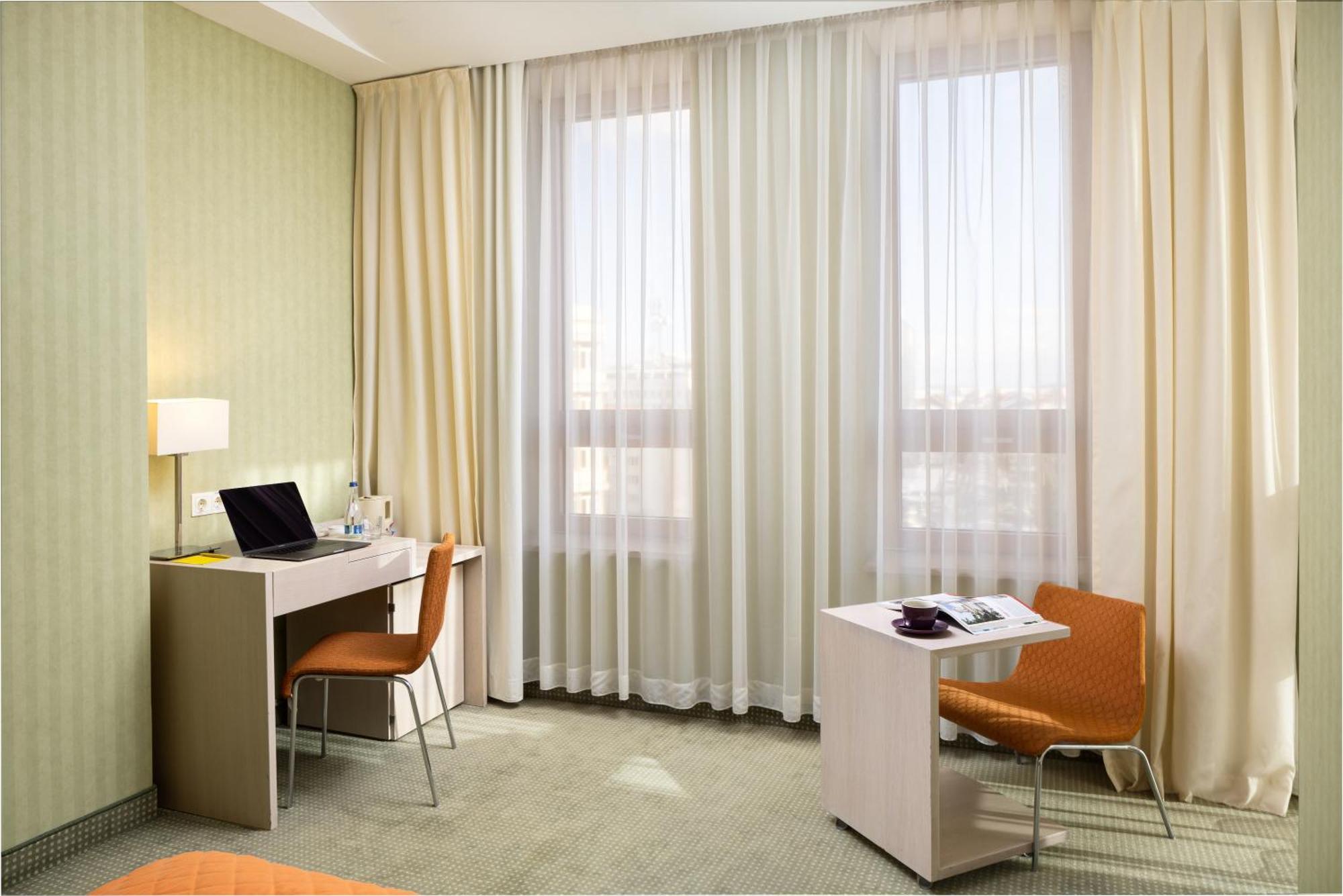 Hotel Golden Tulip Ana Tower ซีบิว ภายนอก รูปภาพ