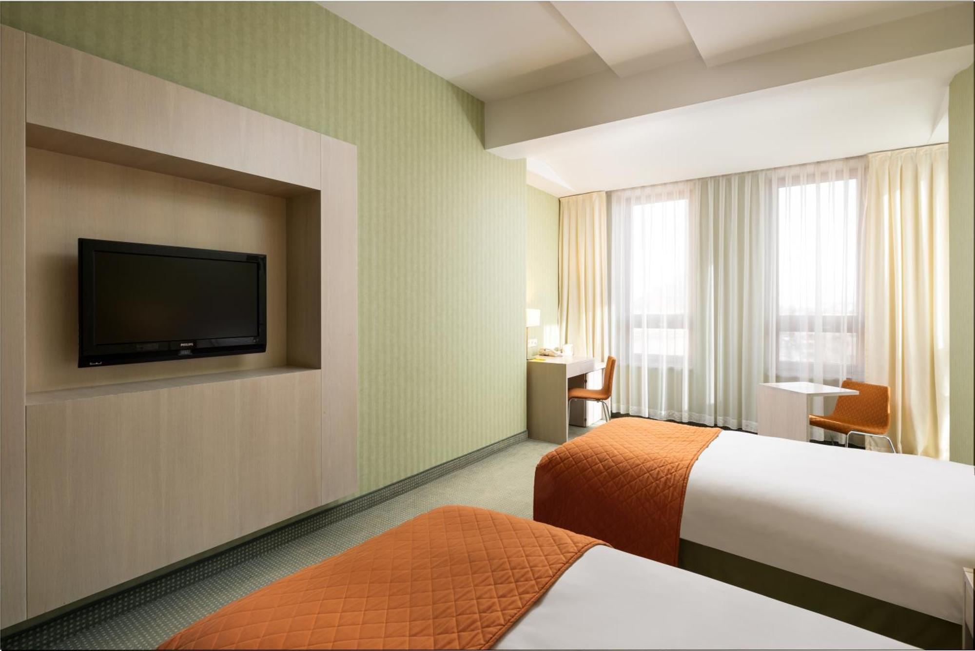 Hotel Golden Tulip Ana Tower ซีบิว ภายนอก รูปภาพ