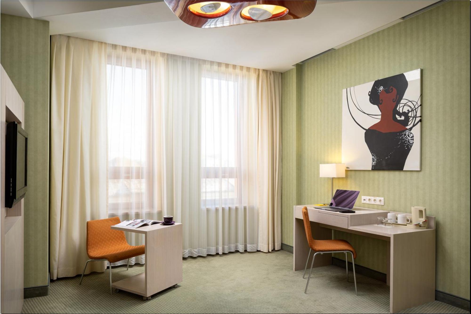Hotel Golden Tulip Ana Tower ซีบิว ภายนอก รูปภาพ